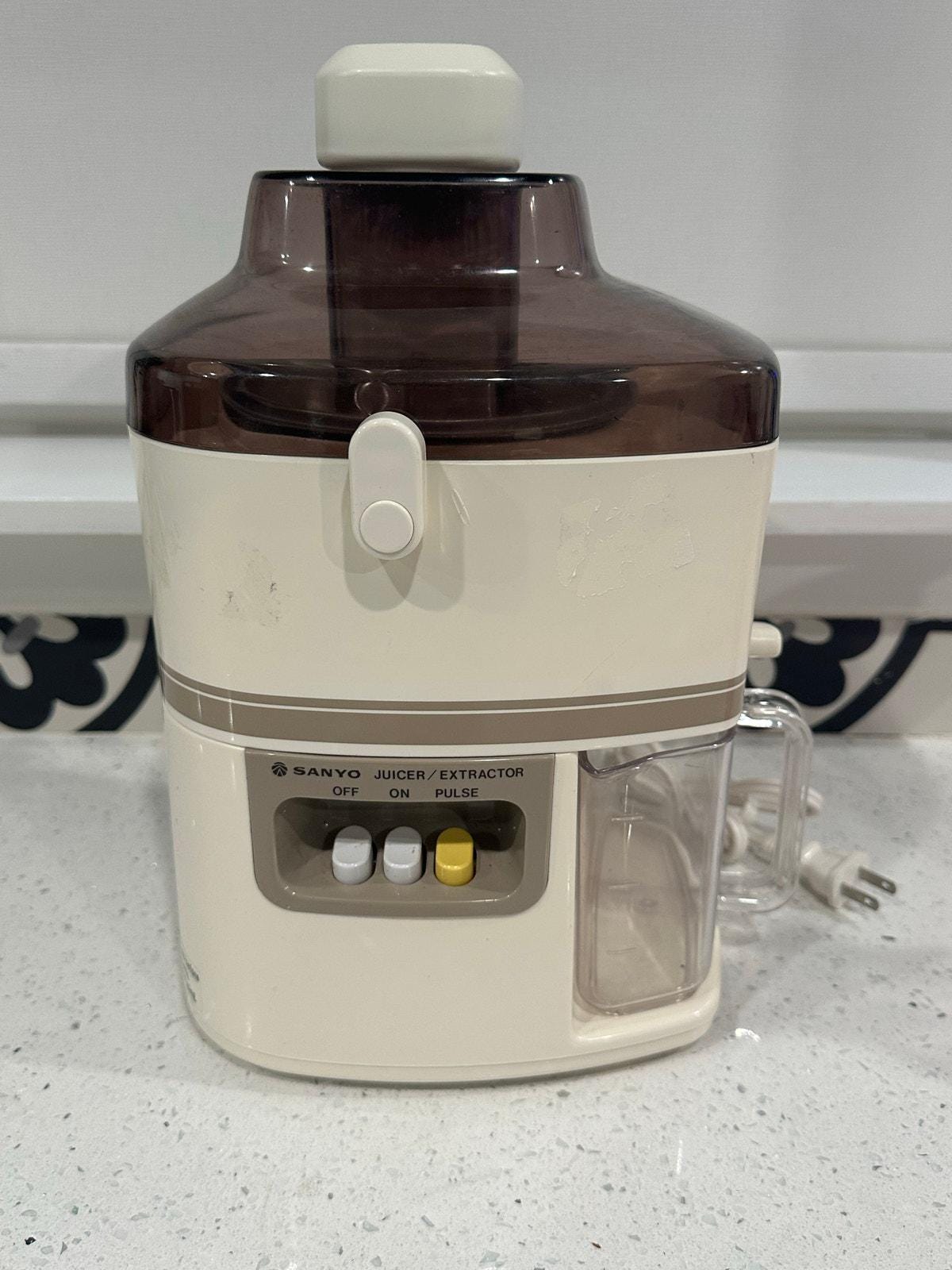 Sanyo Juicer Extractor Sherbet Maker SJ-3000
