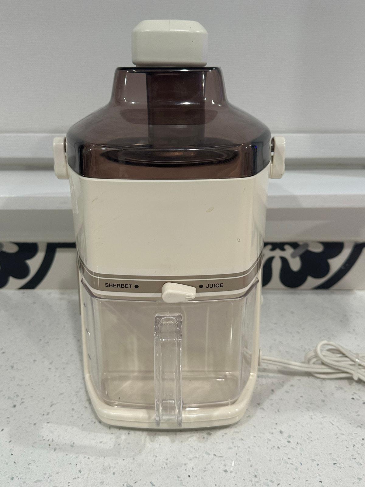 Sanyo Juicer Extractor Sherbet Maker SJ-3000