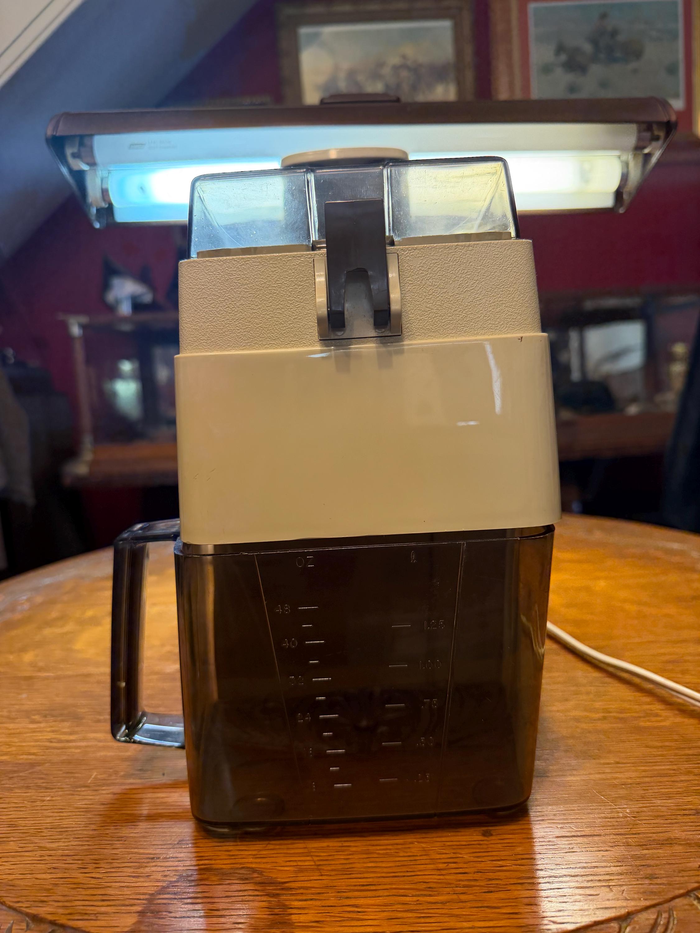Vintage Oster Automatic Pulp Ejecter Juicer Model 363-06B (Circa 1980s)