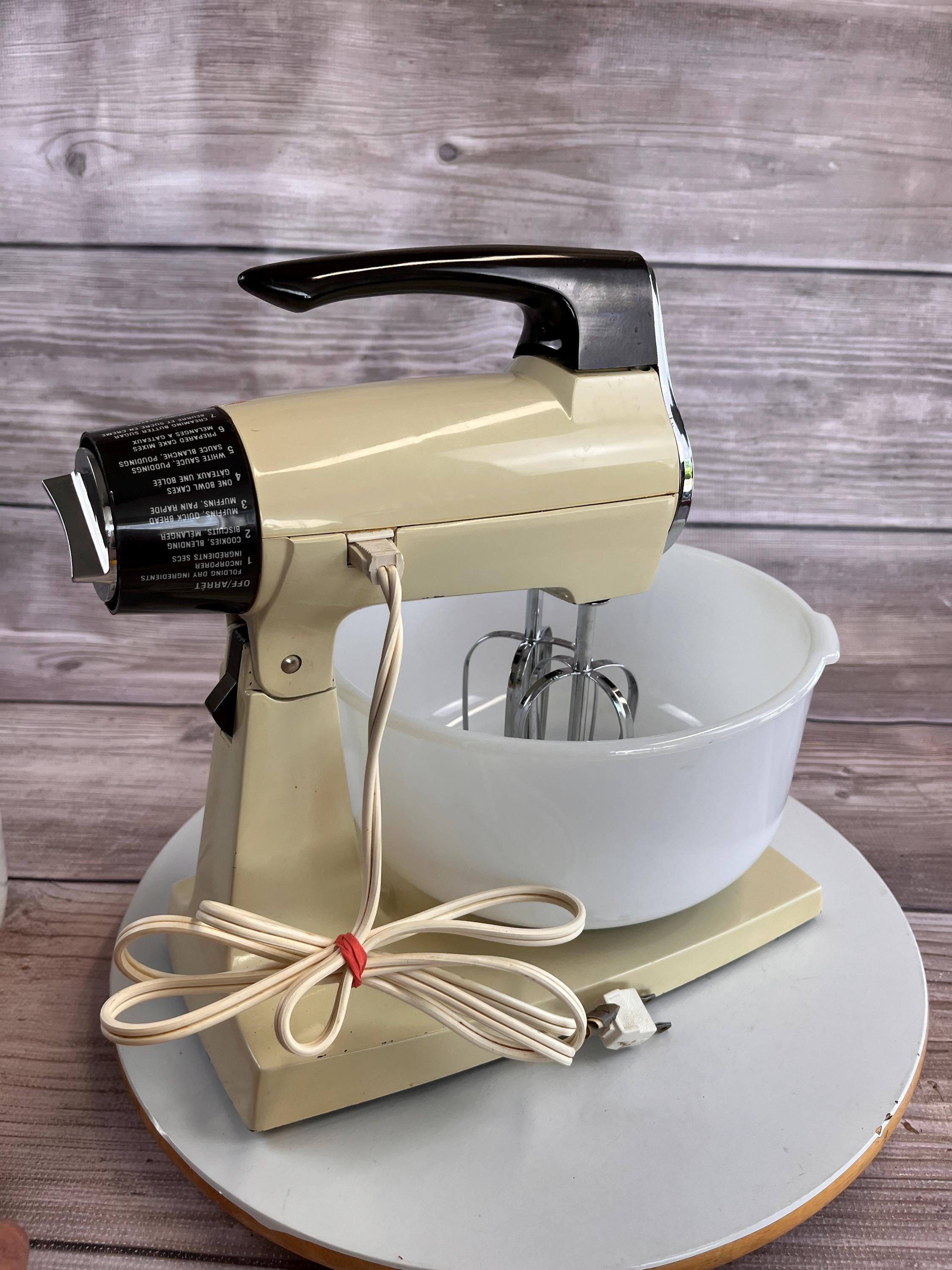 Vintage Sunbeam Mixmaster Stand Mixer with 2 White Glass Bowls – Retro Electric Mixer – 1970s Kitchen