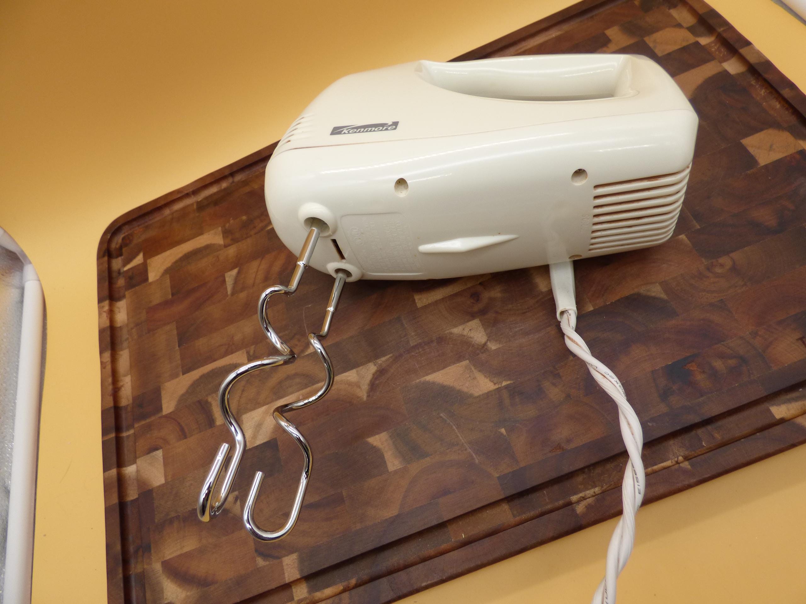 Kenmore 10-Speed Hand Mixer Model KMXD10S White Electric Mixer with Box and User Manual
